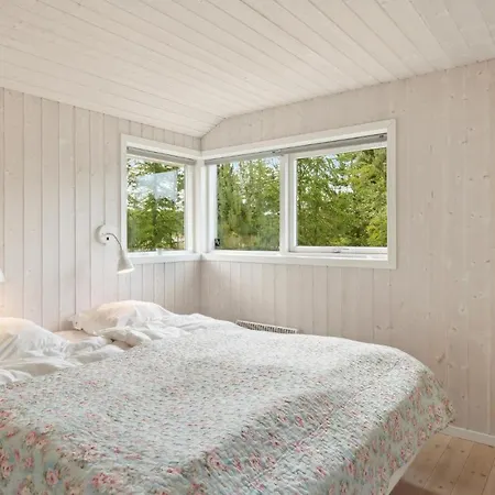 Stunning In With 4 Bedrooms, Sauna And Wifi Glesborg
