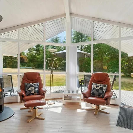 Stunning In With 4 Bedrooms, Sauna And Wifi בית נופש Glesborg