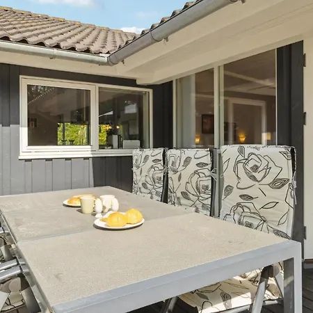 בית נופש Stunning In With 4 Bedrooms, Sauna And Wifi Glesborg