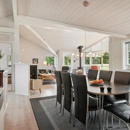 Stunning In With 4 Bedrooms, Sauna And Wifi