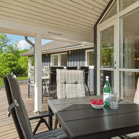 Stunning In With 4 Bedrooms, Sauna And Wifi בית נופש Glesborg